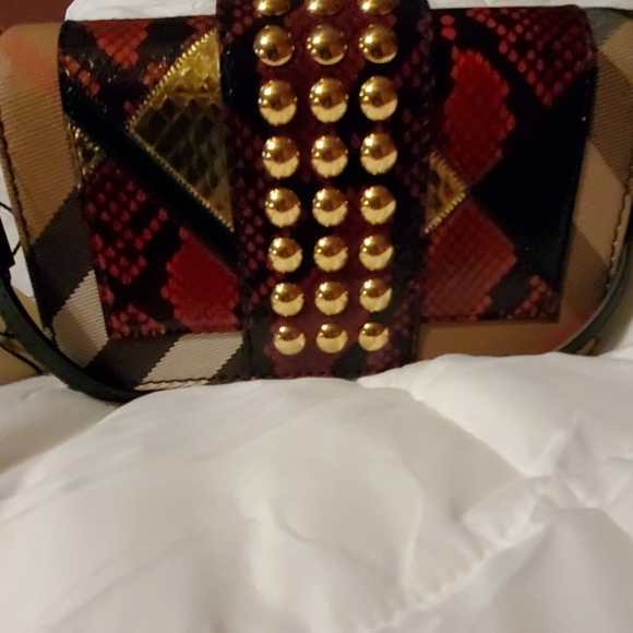 crossbody - Picture 4 of 8